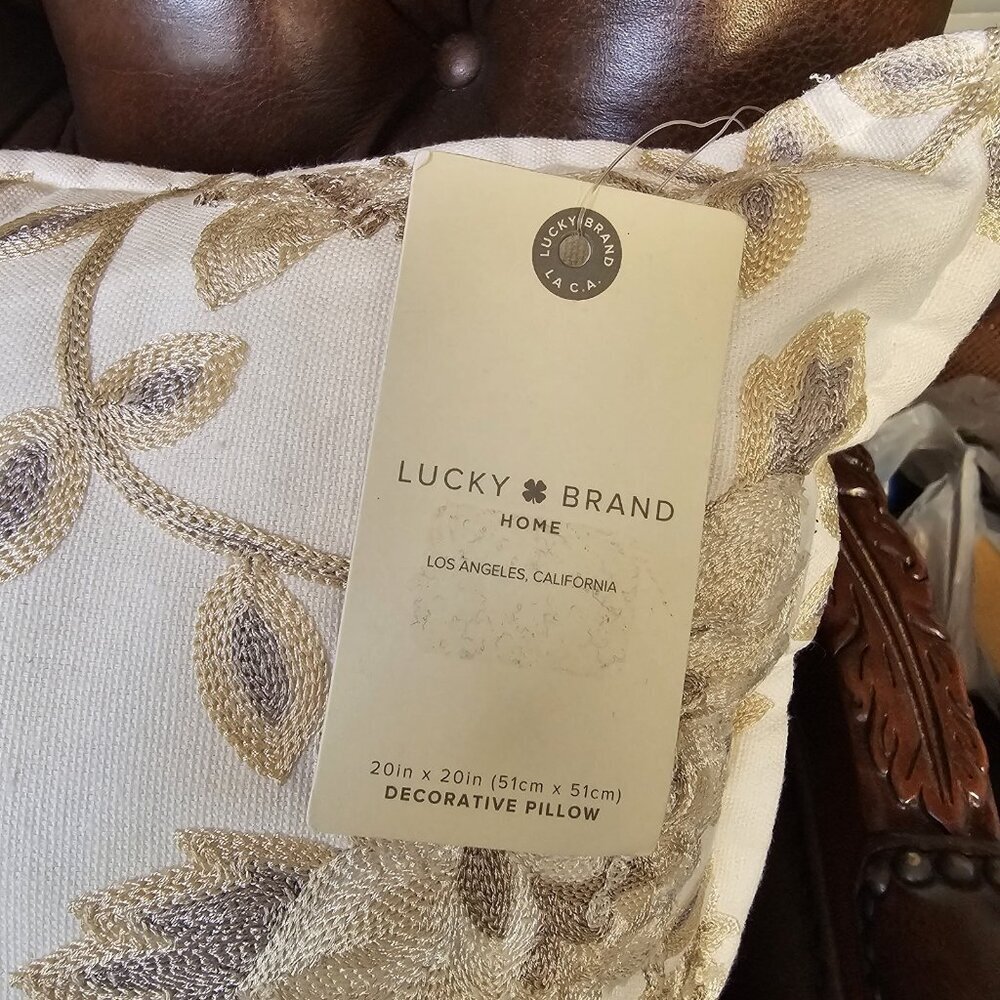 Lucky Brand Home Square embroidered beige floral/ Bird pillow 20 X 20 NWT - Picture 2 of 8